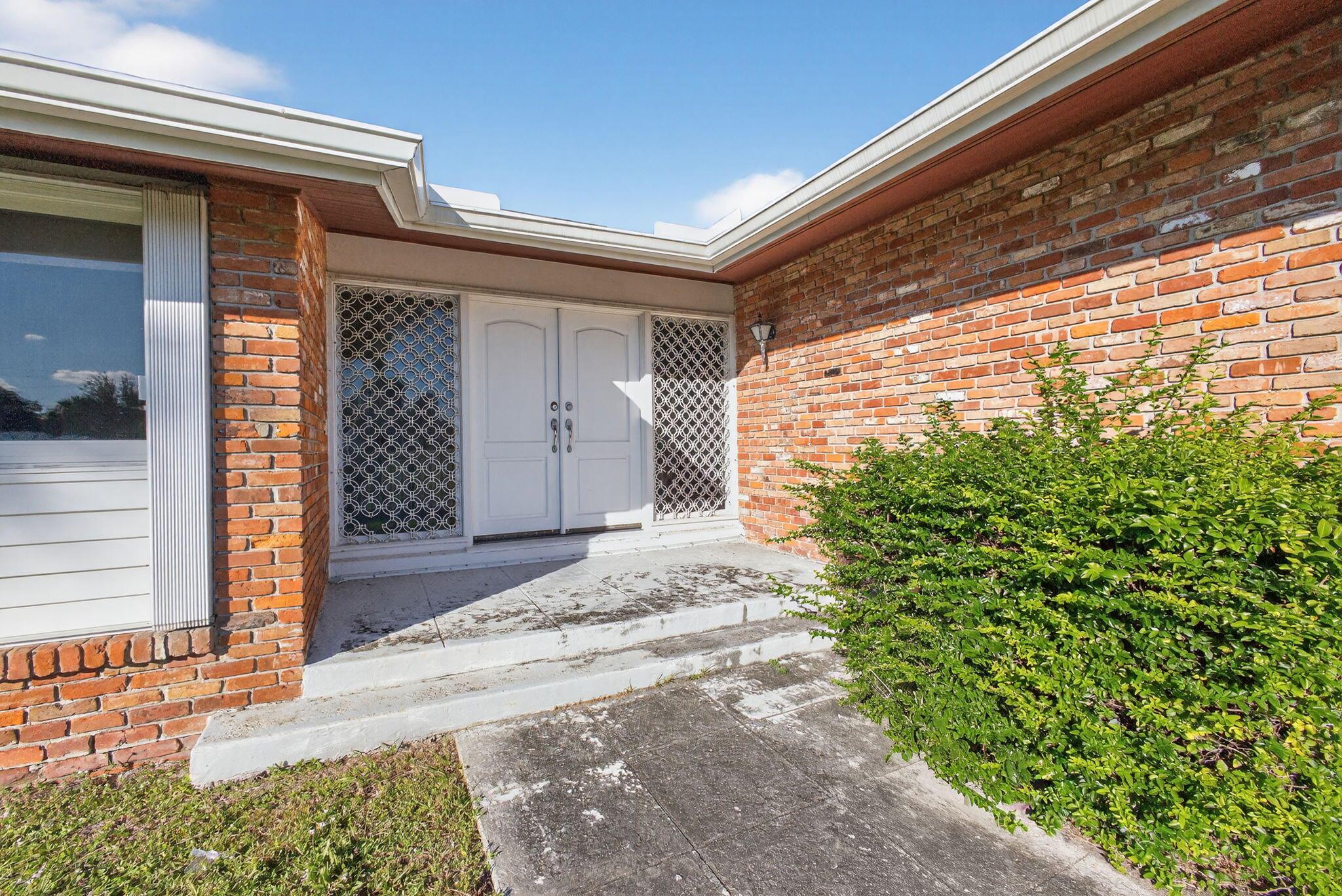 NORTH LAKE WORTH - Residential