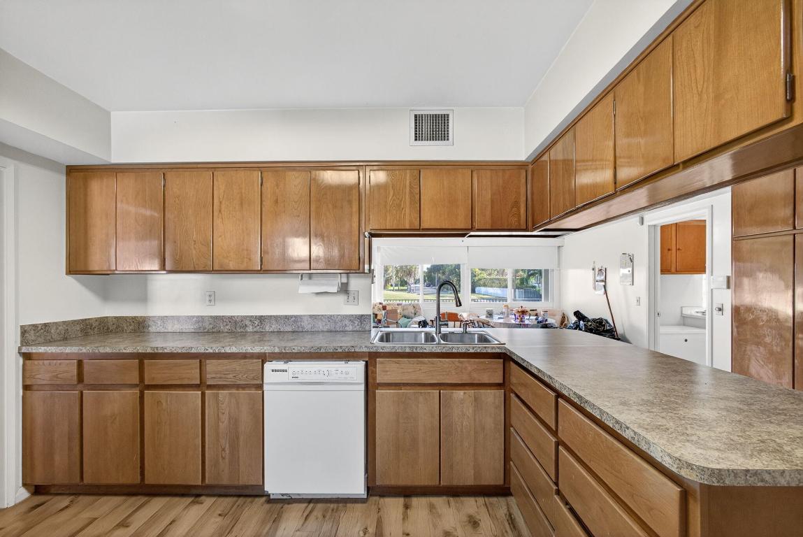 NORTH LAKE WORTH - Residential