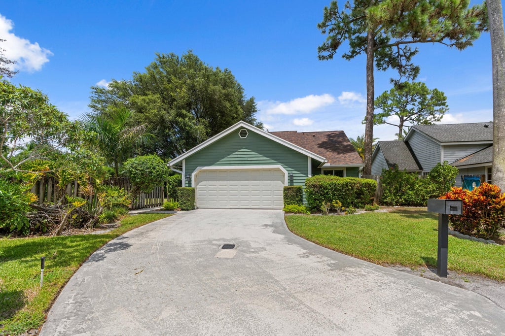 Photo of 433 Goldenwood Way, Wellington, FL 33414 (MLS # B26067682)