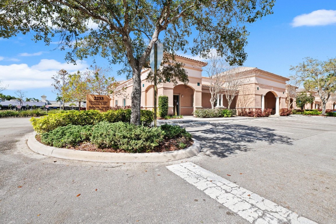 2233 N Commerce Parkway