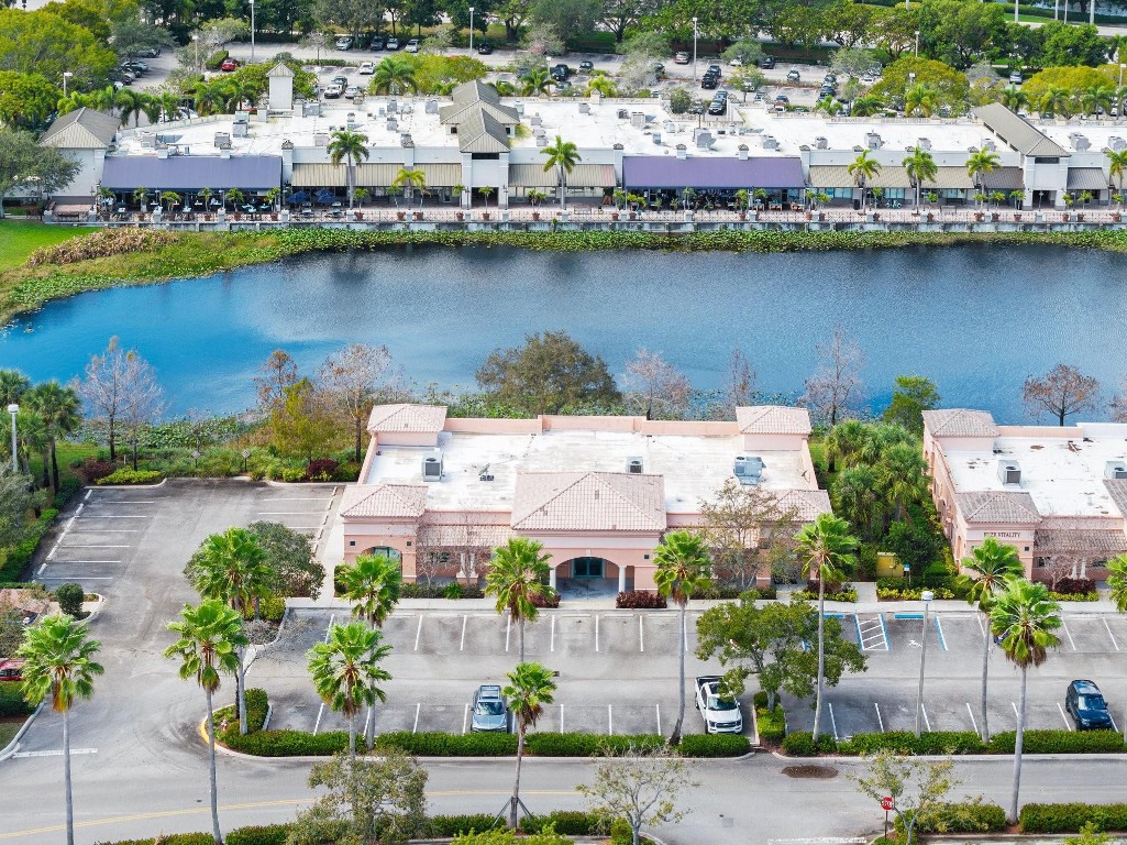 2233 N Commerce Parkway