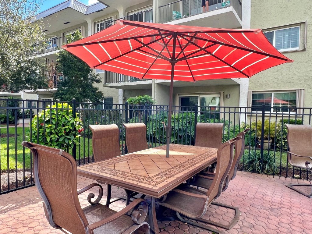 River Manor - Residential