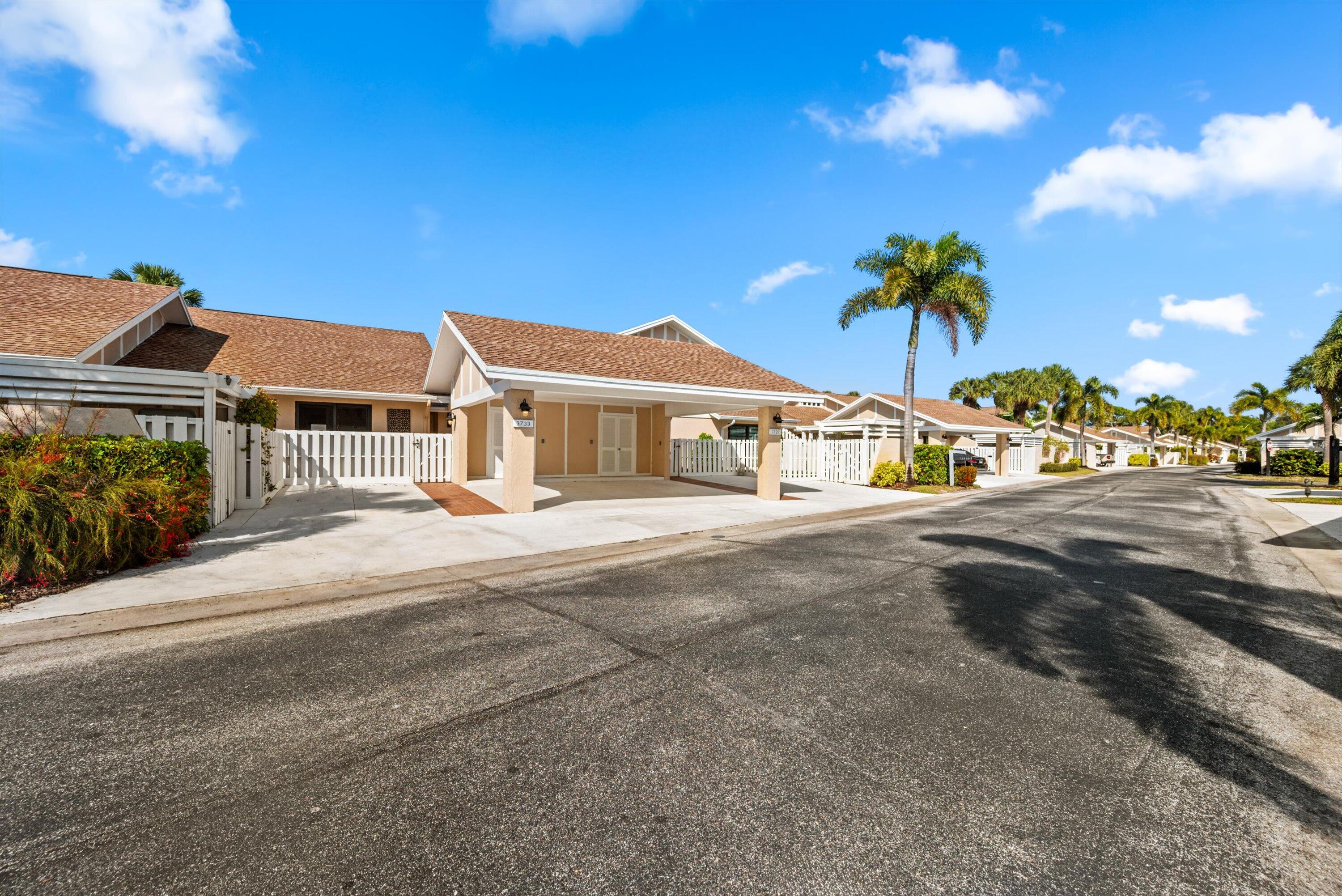 CAPE POINTE OF JONATHANS LANDING - Residential