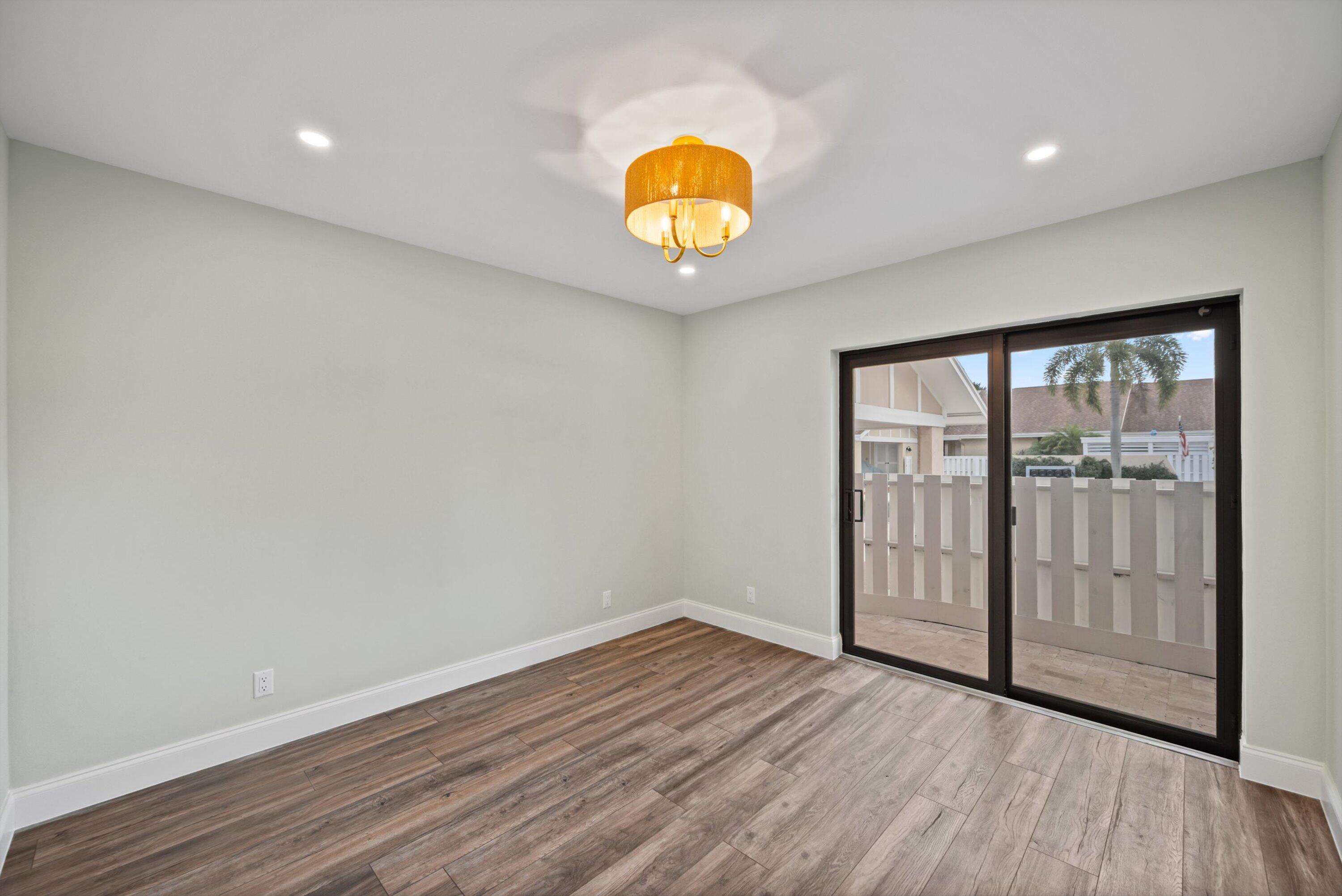 CAPE POINTE OF JONATHANS LANDING - Residential