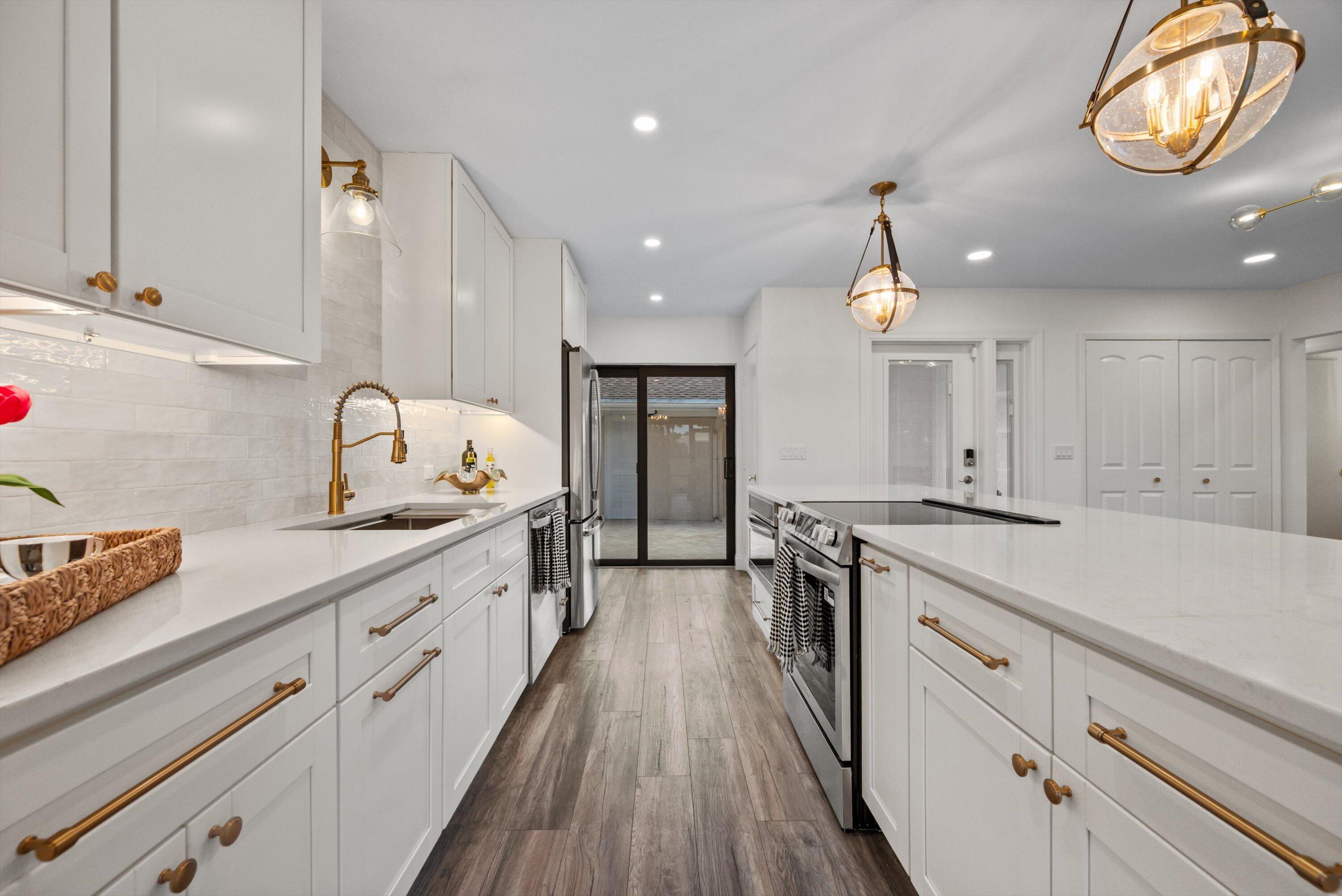 CAPE POINTE OF JONATHANS LANDING - Residential