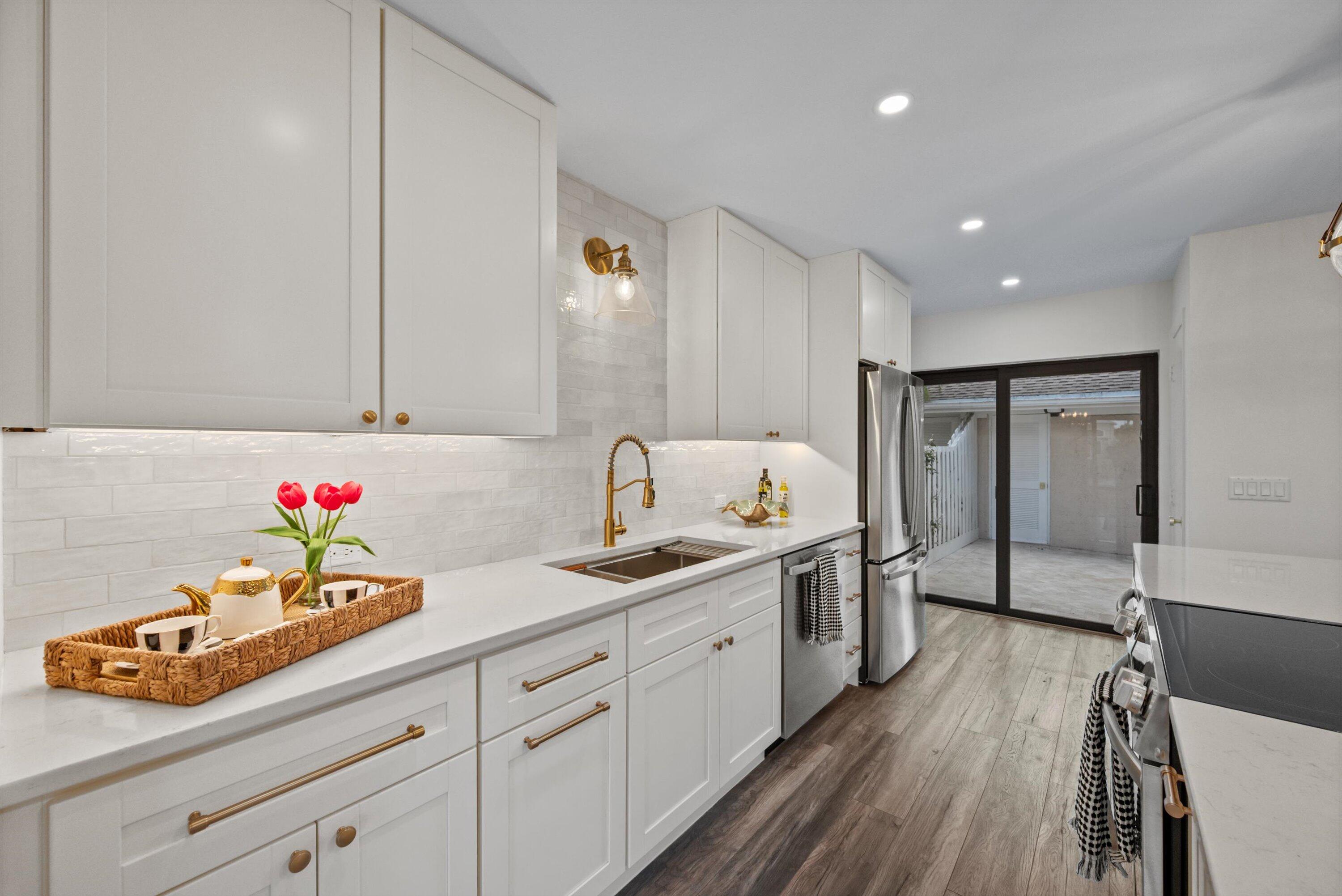 CAPE POINTE OF JONATHANS LANDING - Residential