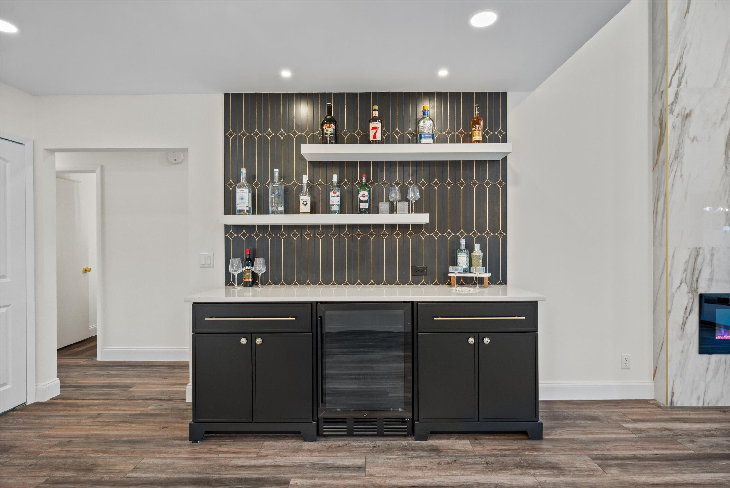 CAPE POINTE OF JONATHANS LANDING - Residential