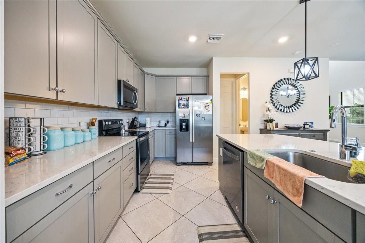 4544 Lamaida Ln