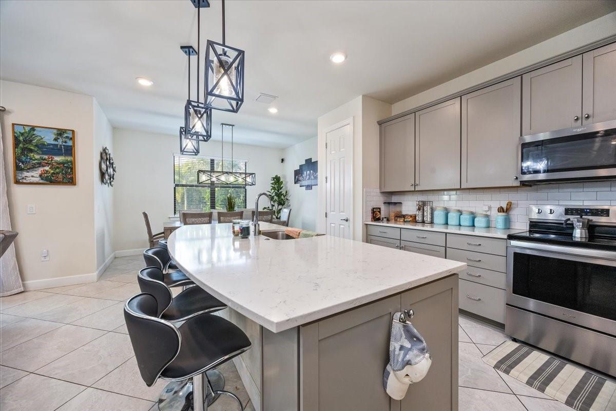 4544 Lamaida Ln