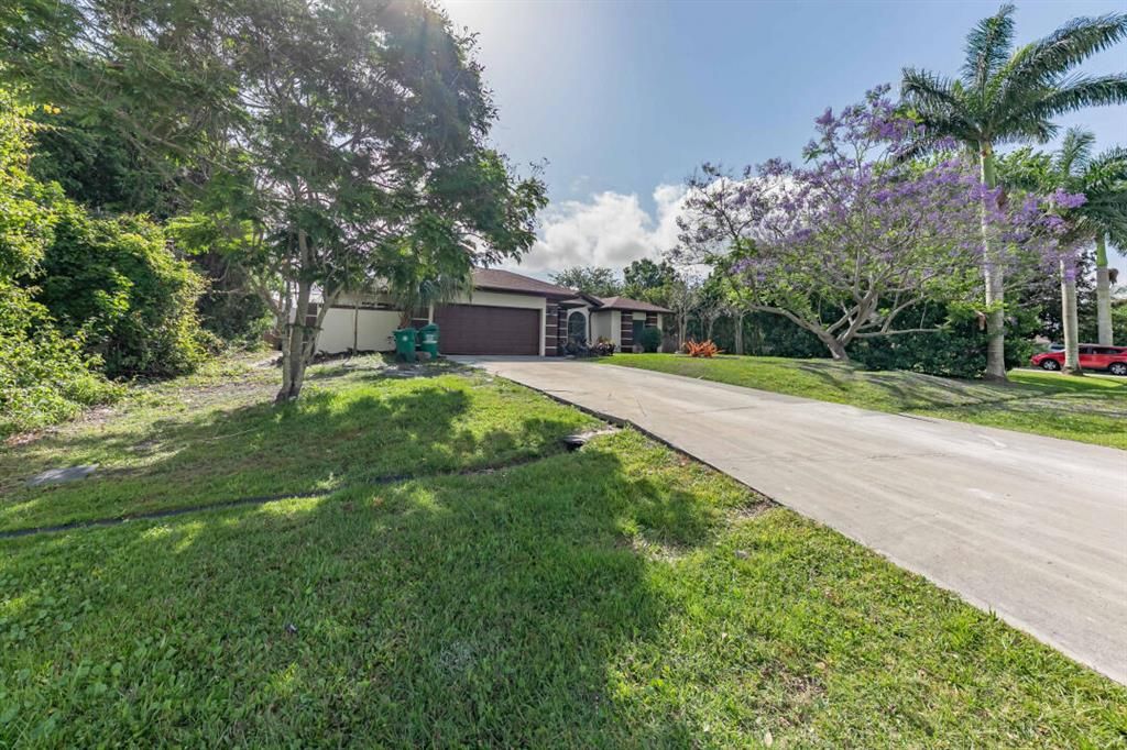 Photo of 2037 SW Cranberry Street, Port Saint Lucie, FL 34953 (MLS # R10793067)