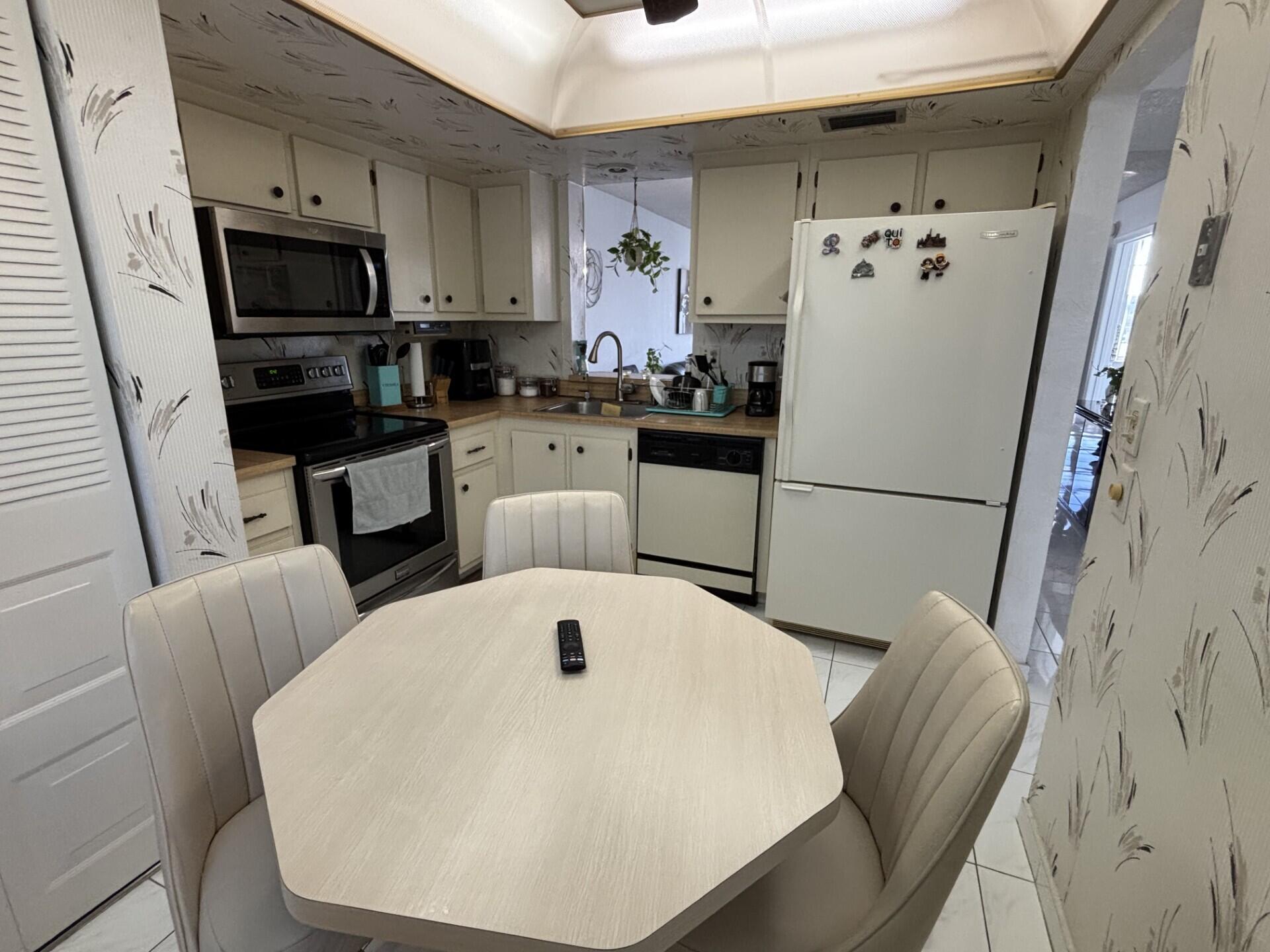 16 OF PALM SPRINGS 2 CONDO - Residential