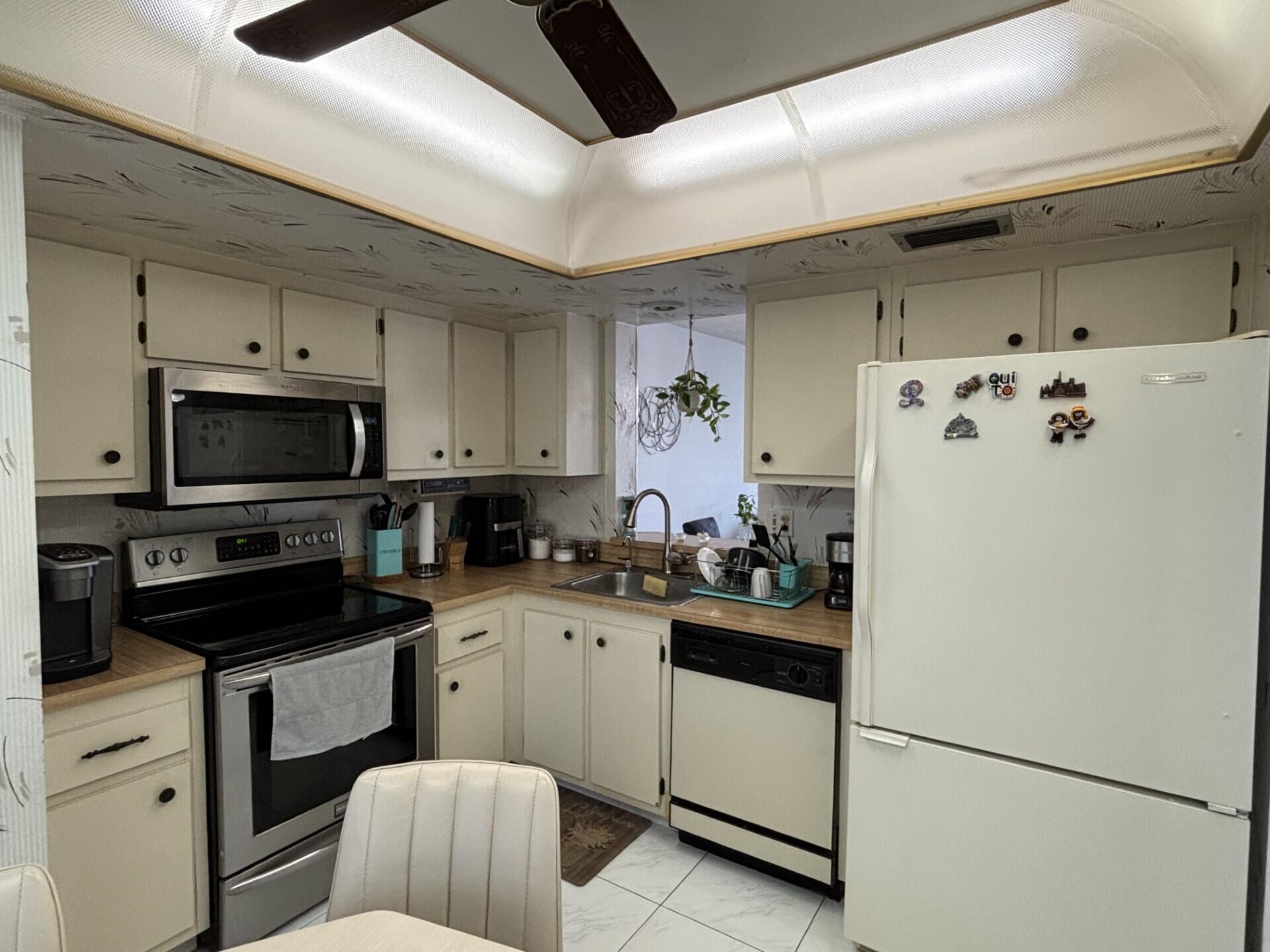 16 OF PALM SPRINGS 2 CONDO - Residential