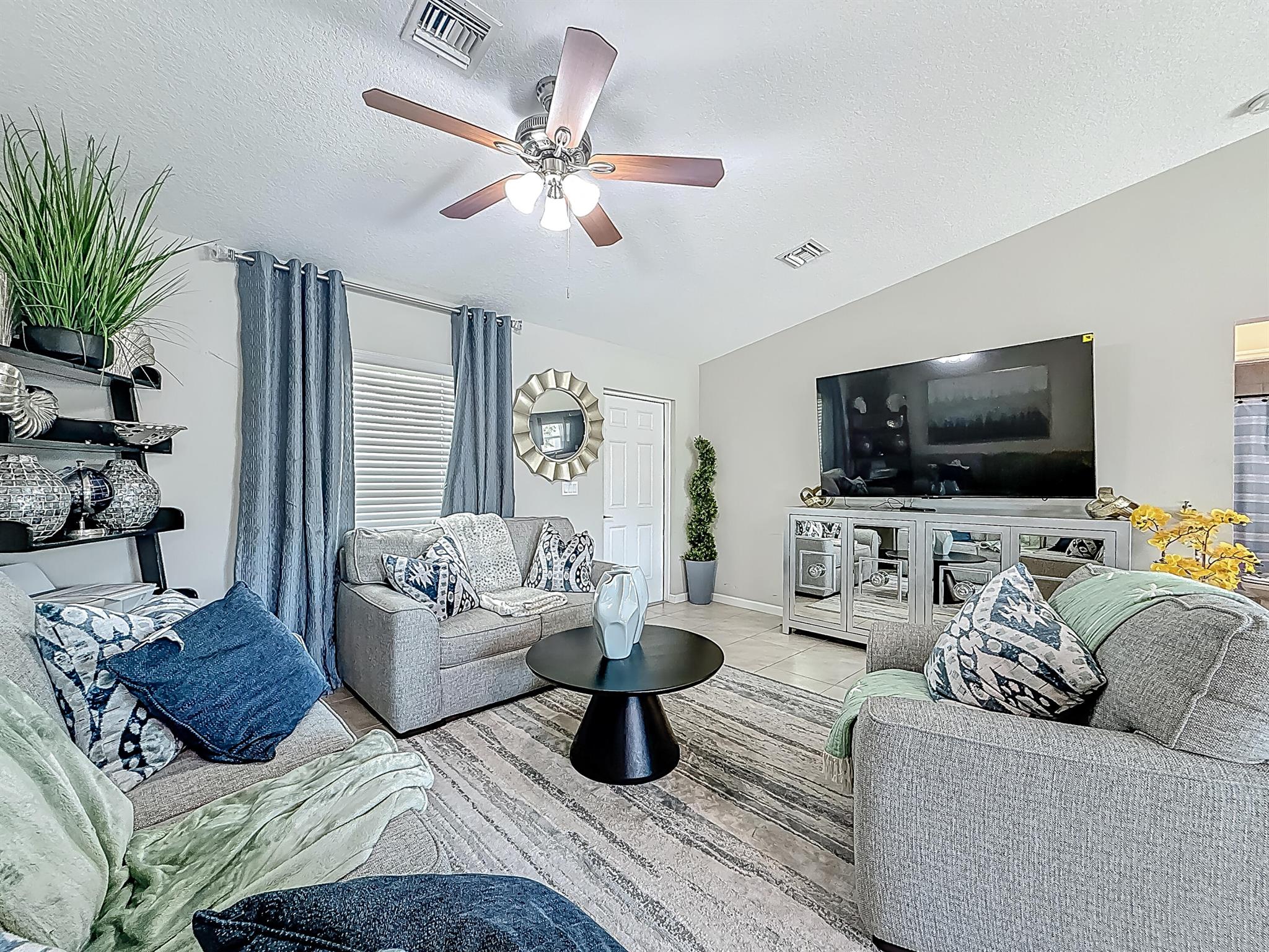 1679 SW Cameo Boulevard