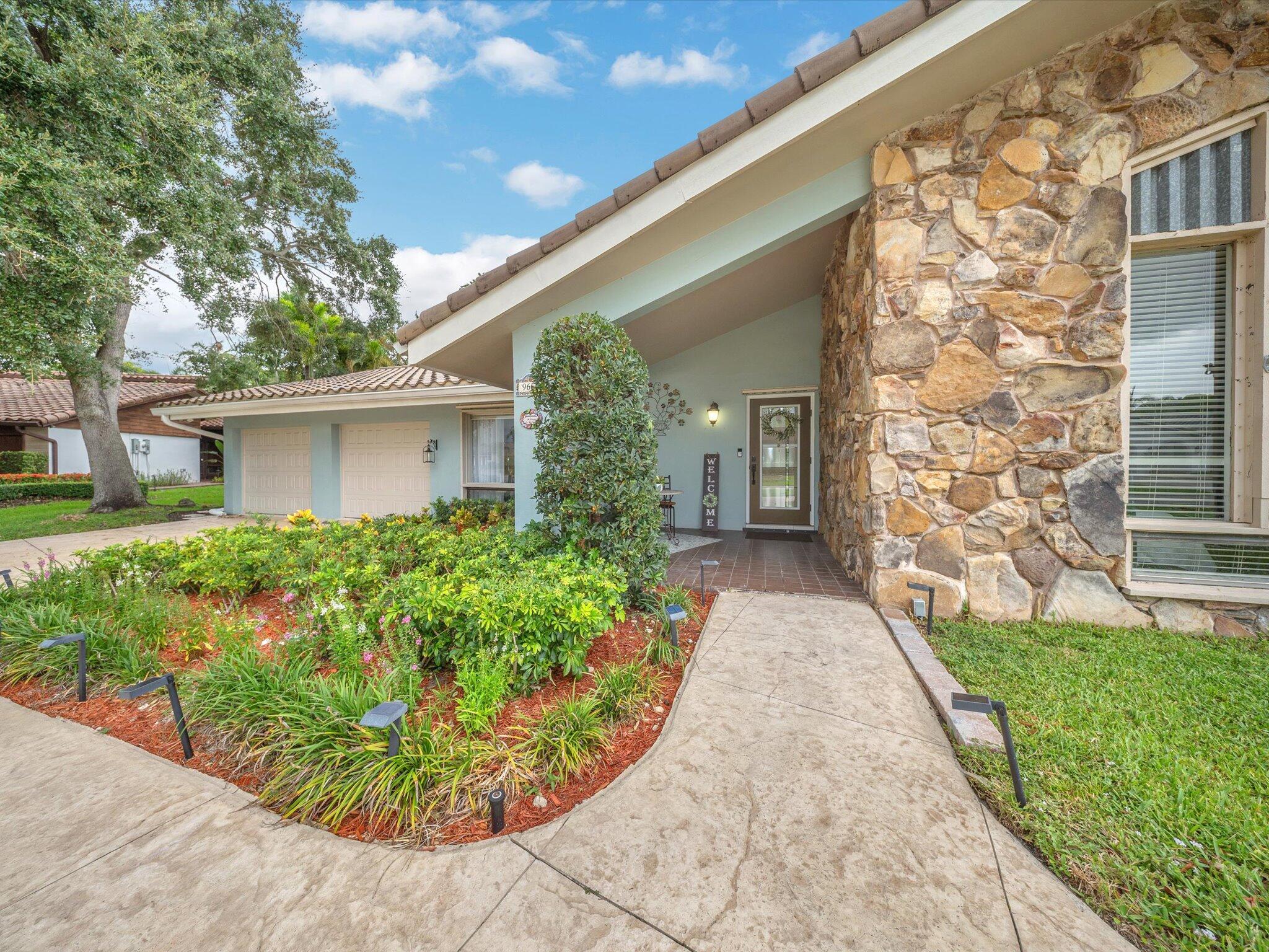9651 CONCH SHELL Manor