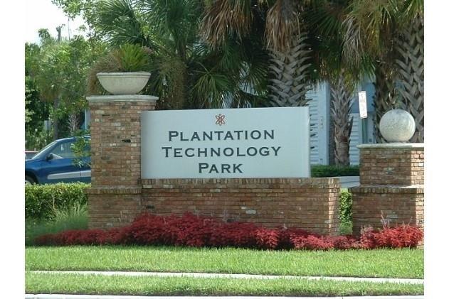GREAT 1500 SQ FT CONDO WAREHOUSE SPACE WITH ONE OFFICE AND A FULL BATHROOM. THIS IS GREAT FOR SMALL BUSINESS WITH WAREHOUSE SPACE. THIS IS A CLEAN TECHNOLOGY PARK. NO AUTOMOTIVE OF ANY TYPE.