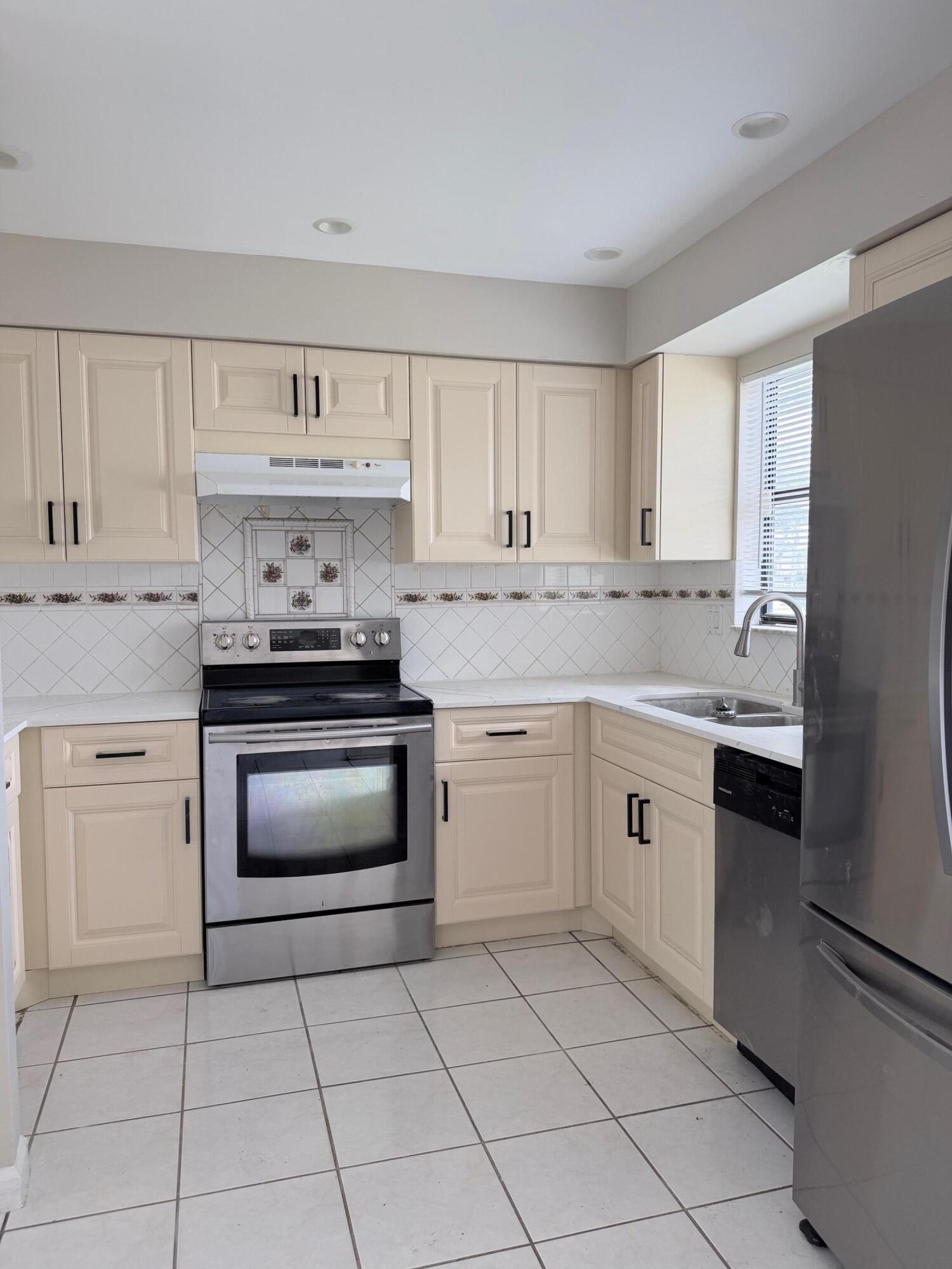 Canalake - Residential Lease