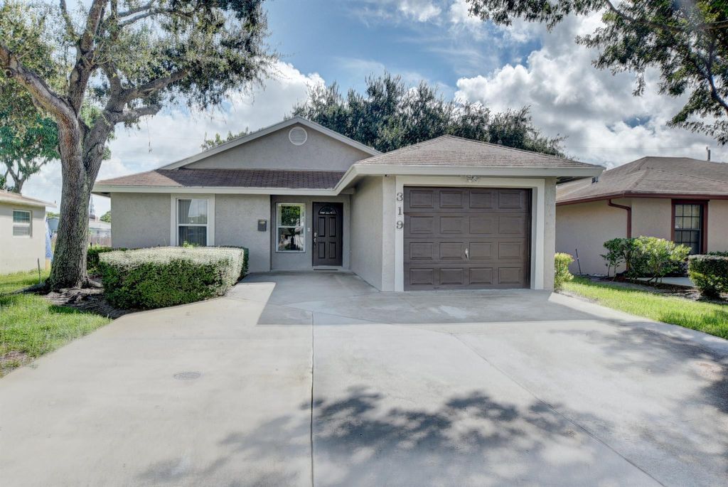 Photo of 319 NW 3rd Avenue, Delray Beach, FL 33444 (MLS # R10893080)