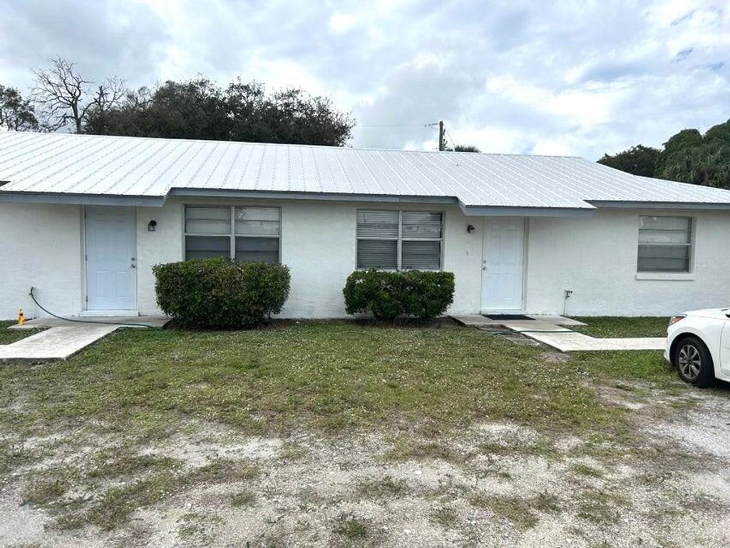 Photo of 2727 Cherokee Avenue, Fort Pierce, FL 34946 (MLS # R11153272)