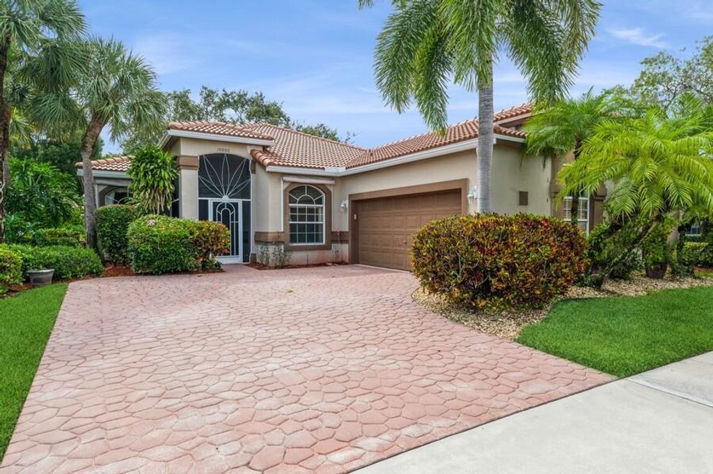 Photo of 10860 Royal Caribbean Circle, Boynton Beach, FL 33437 (MLS # R10905205)