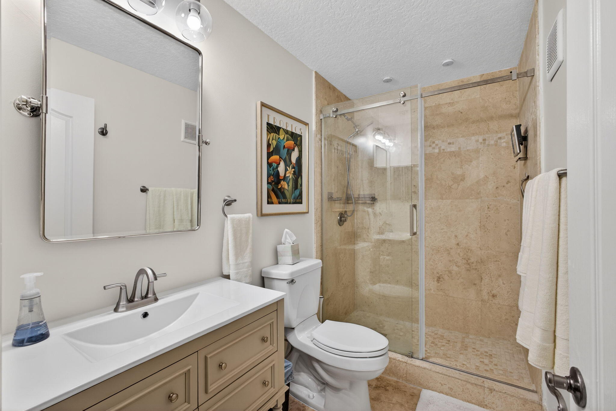 OCEAN TRACE UNO LAGO - Residential