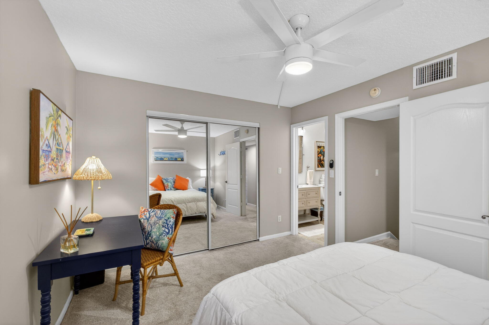 OCEAN TRACE UNO LAGO - Residential