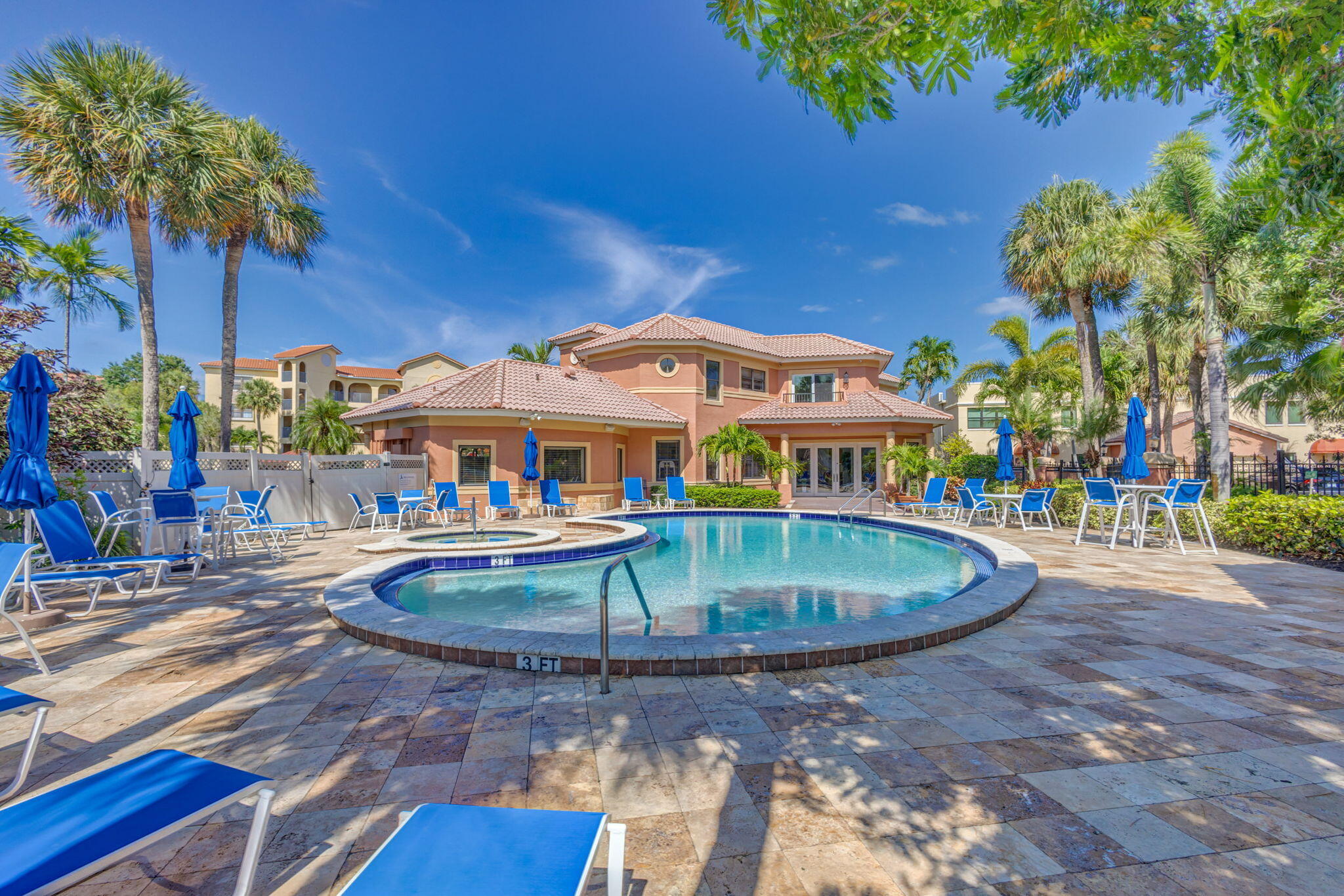 OCEAN TRACE UNO LAGO - Residential