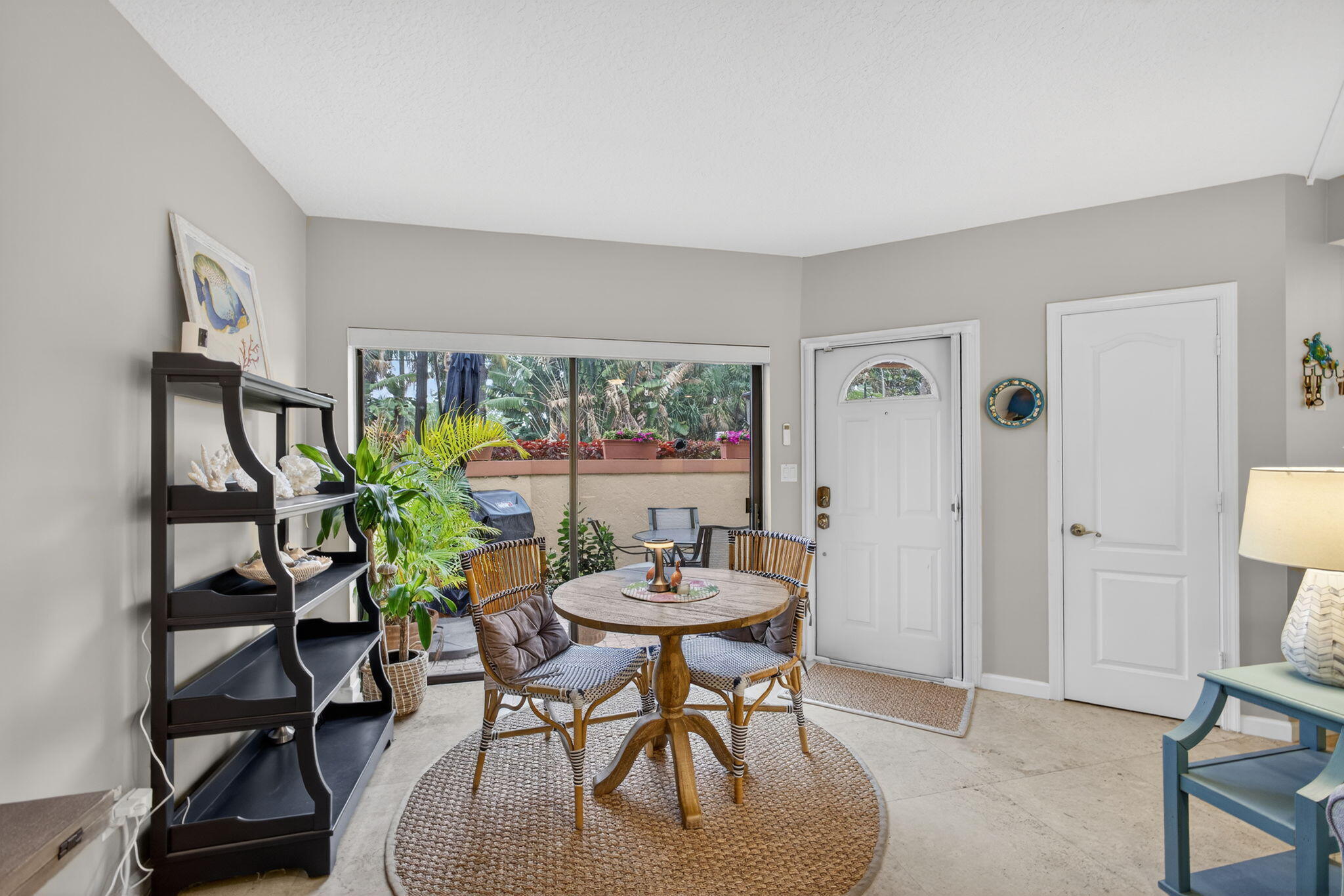 OCEAN TRACE UNO LAGO - Residential