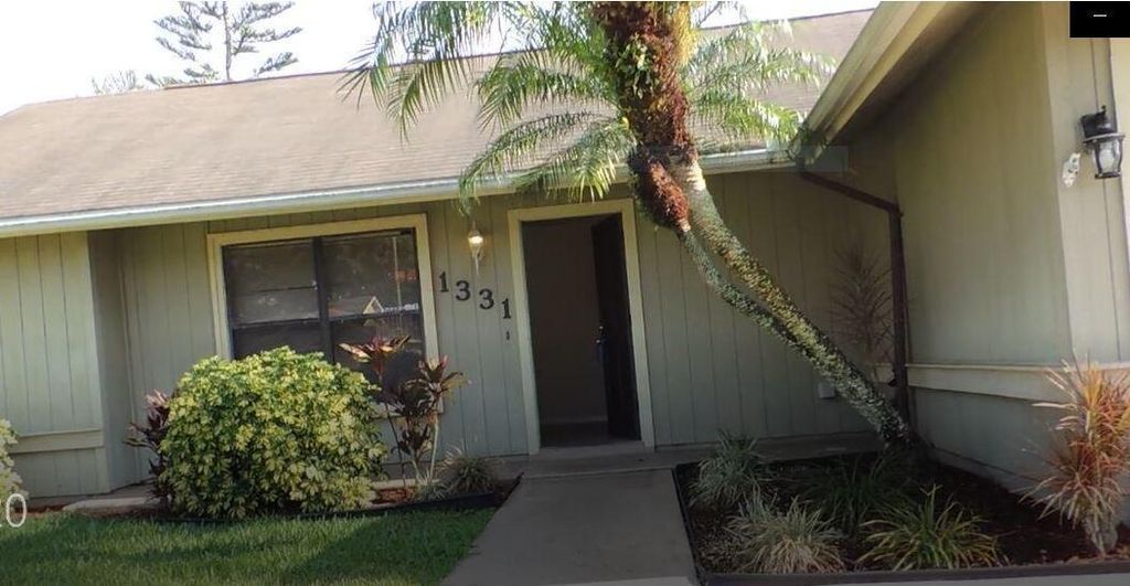 Photo of 1331 SW Bellevue Avenue, Port Saint Lucie, FL 34953 (MLS # R11009673)