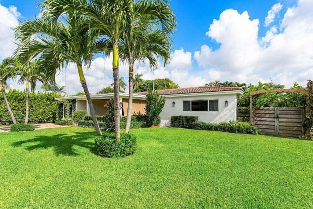 Photo of 499 NE 28th Road, Boca Raton, FL 33431 (MLS # R11156774)