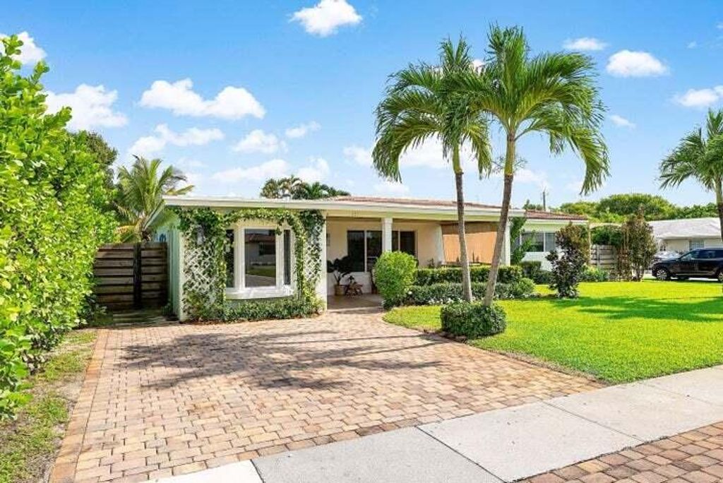 Photo of 499 NE 28th Road, Boca Raton, FL 33431 (MLS # R11156774)