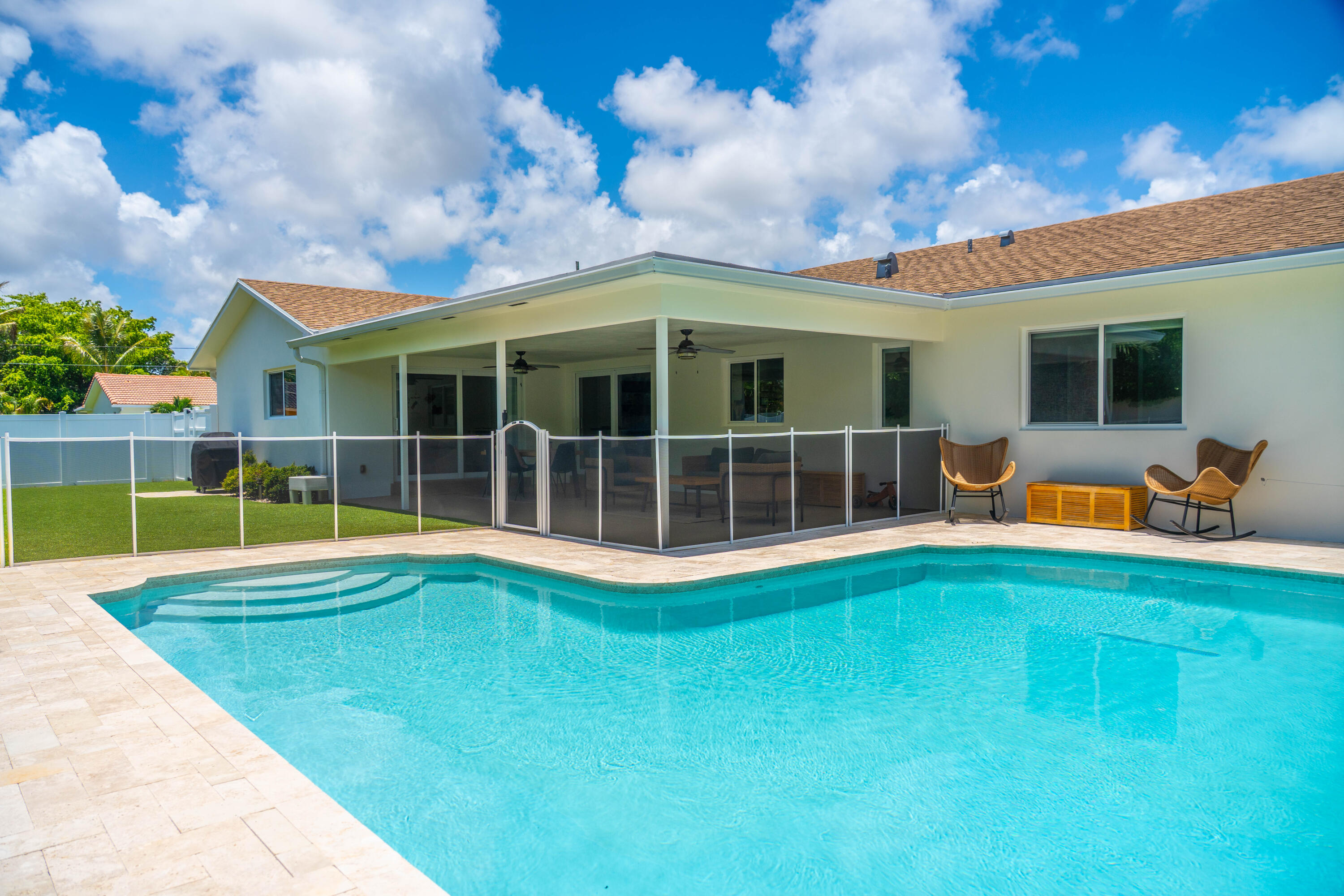 LAKE FLORESTA PARK - Residential