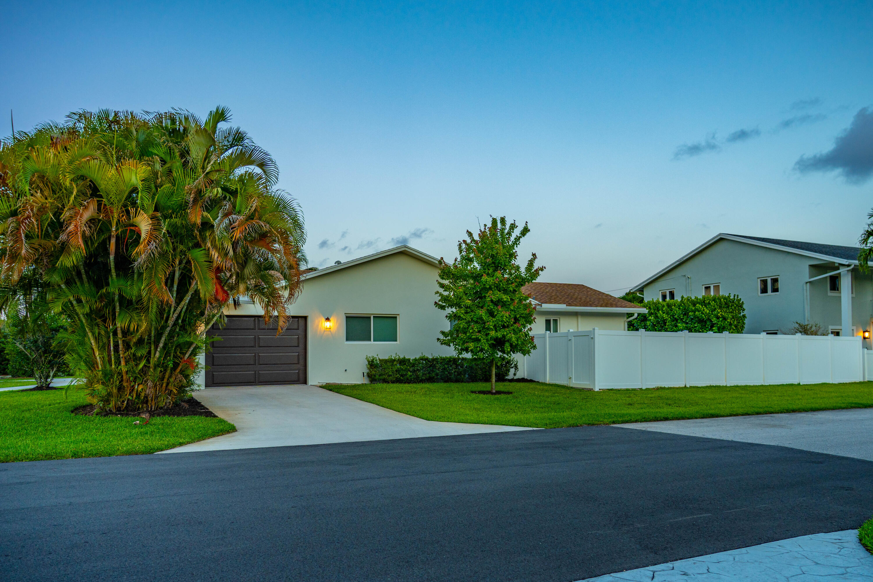 LAKE FLORESTA PARK - Residential