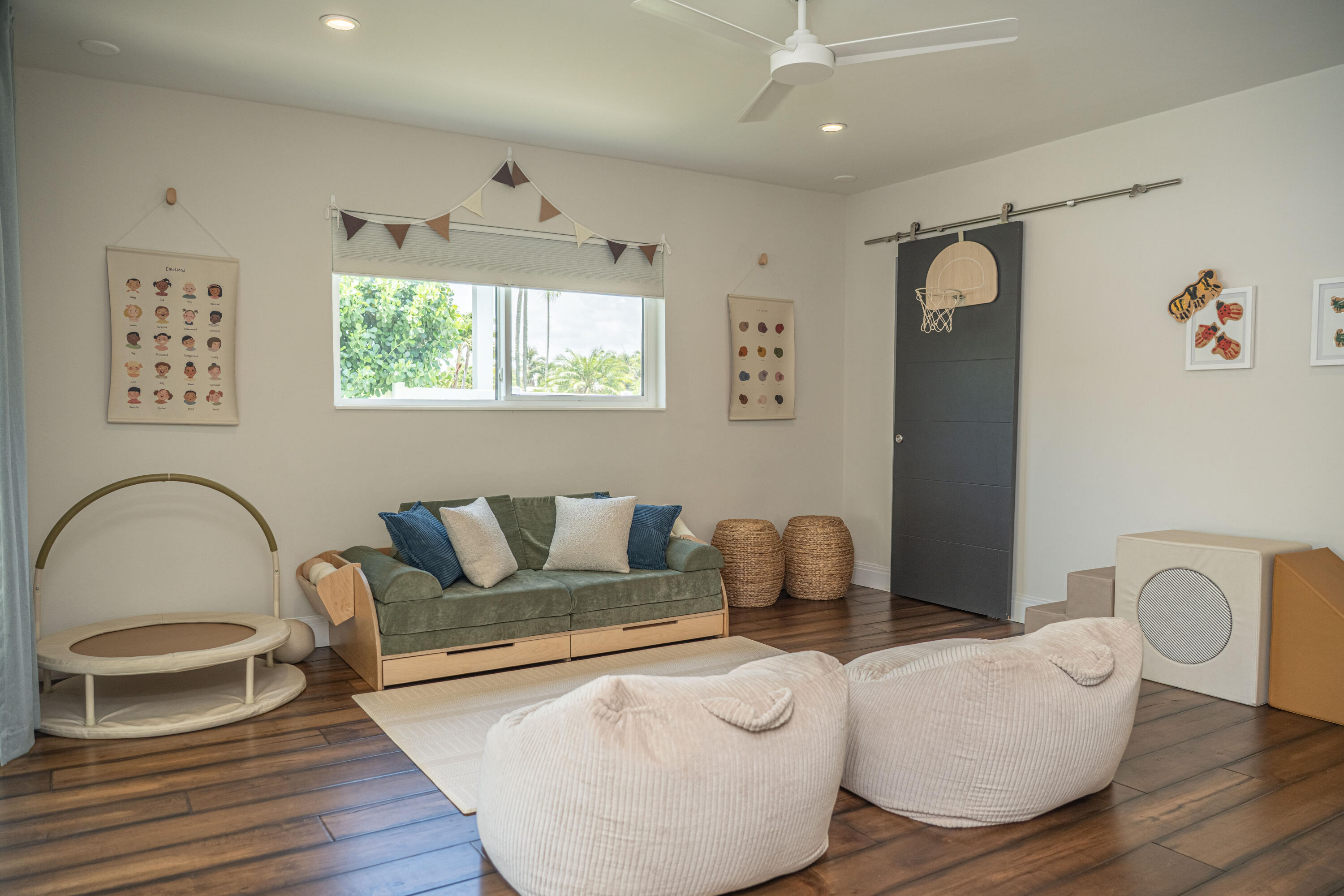LAKE FLORESTA PARK - Residential
