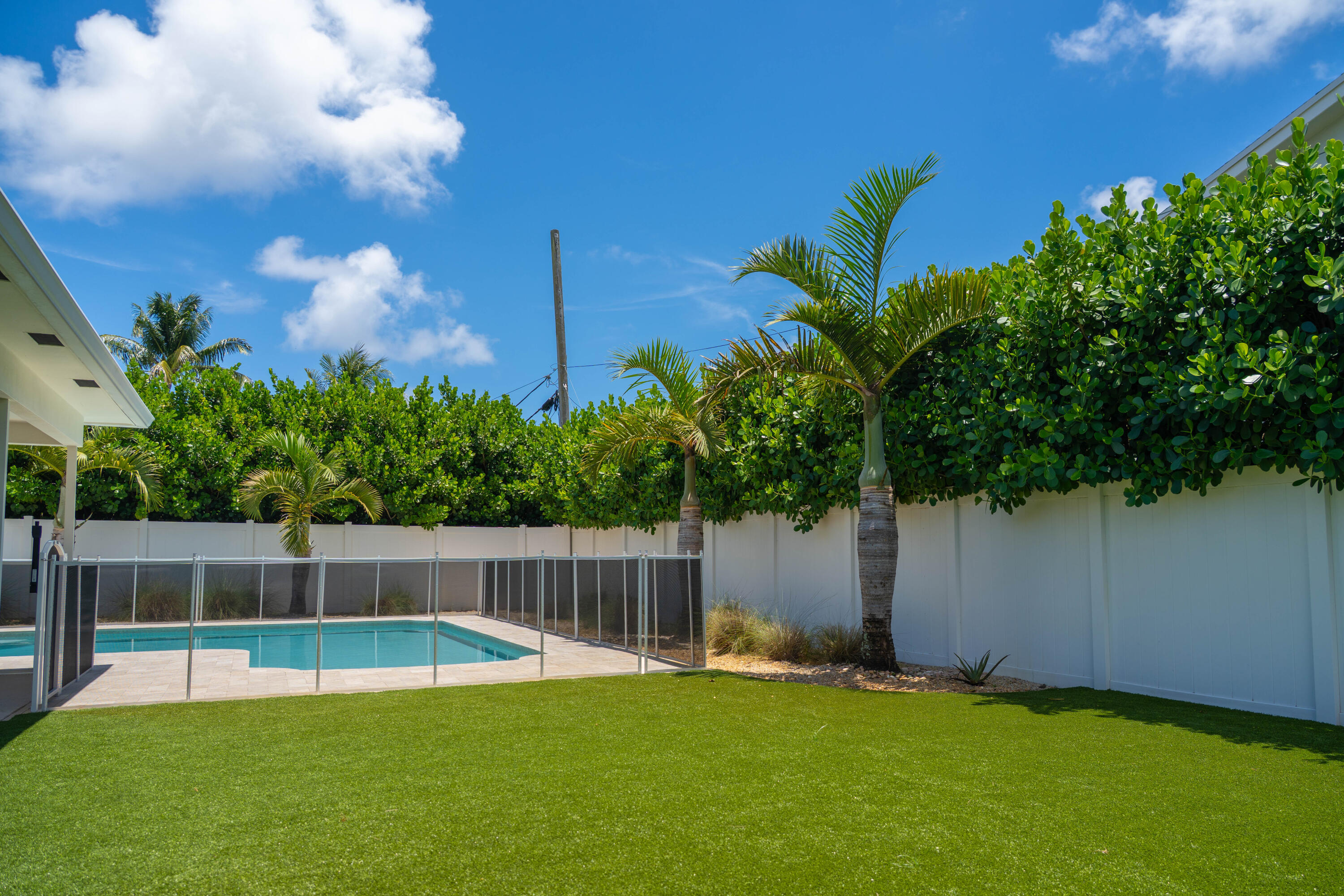 LAKE FLORESTA PARK - Residential