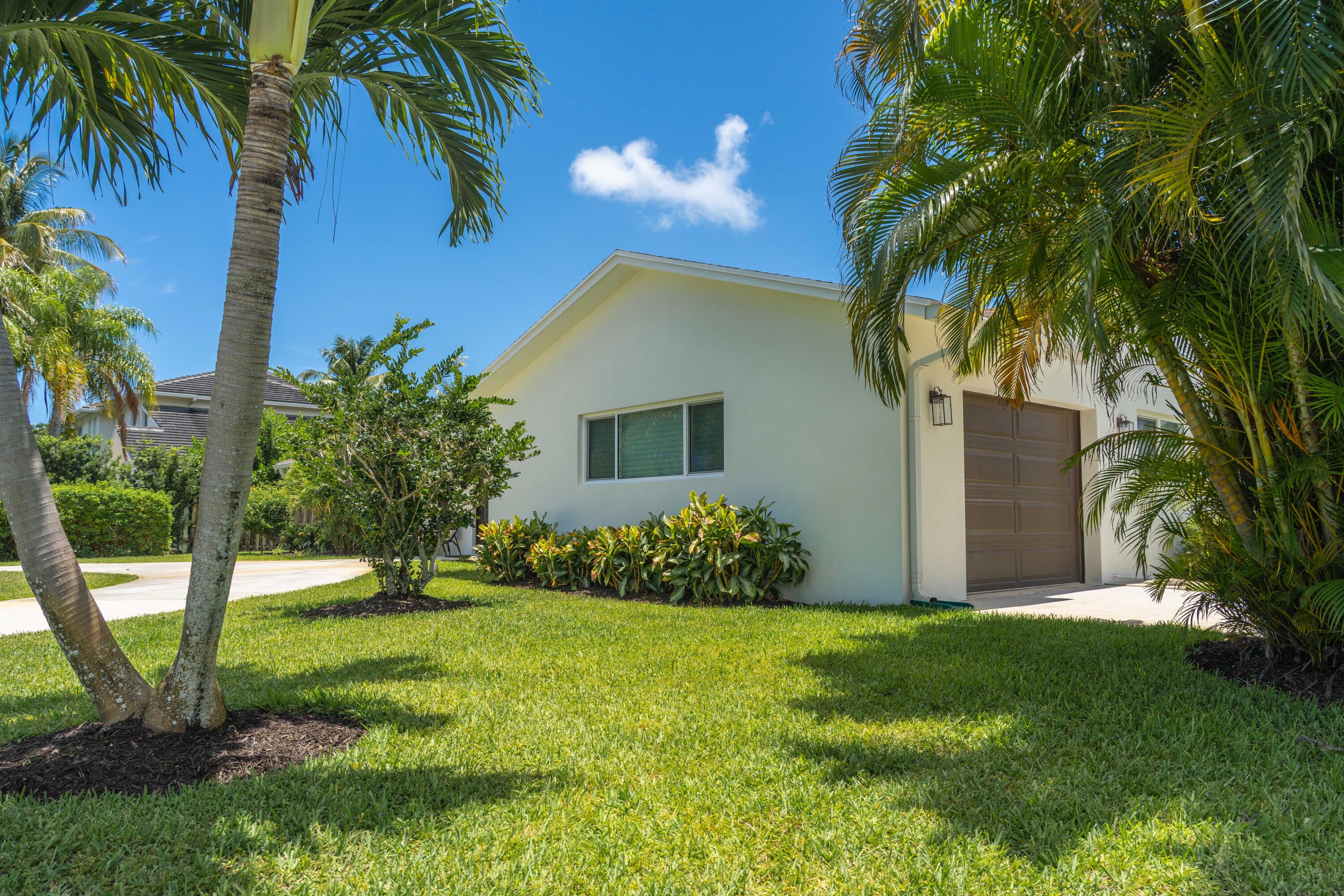 LAKE FLORESTA PARK - Residential