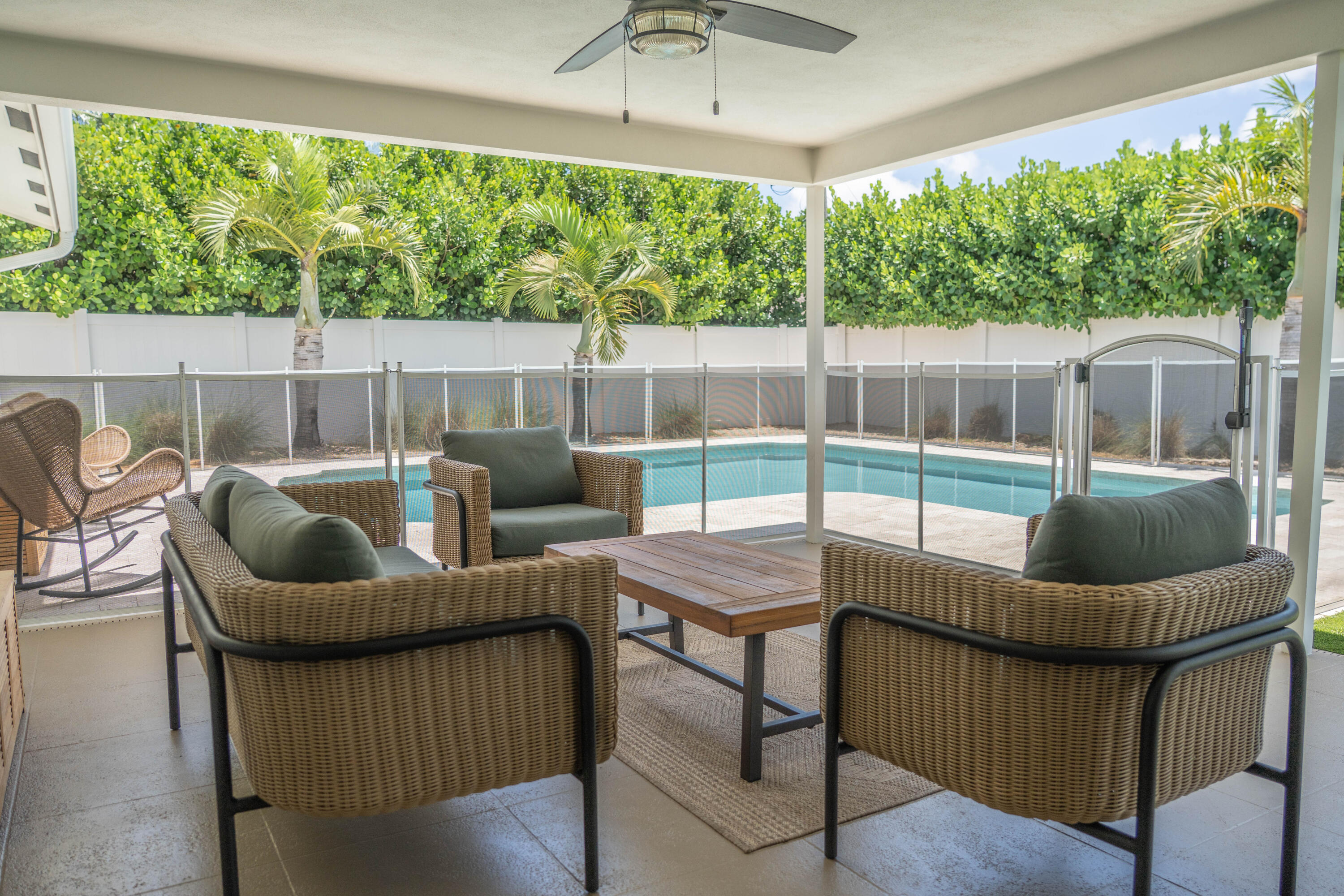 LAKE FLORESTA PARK - Residential