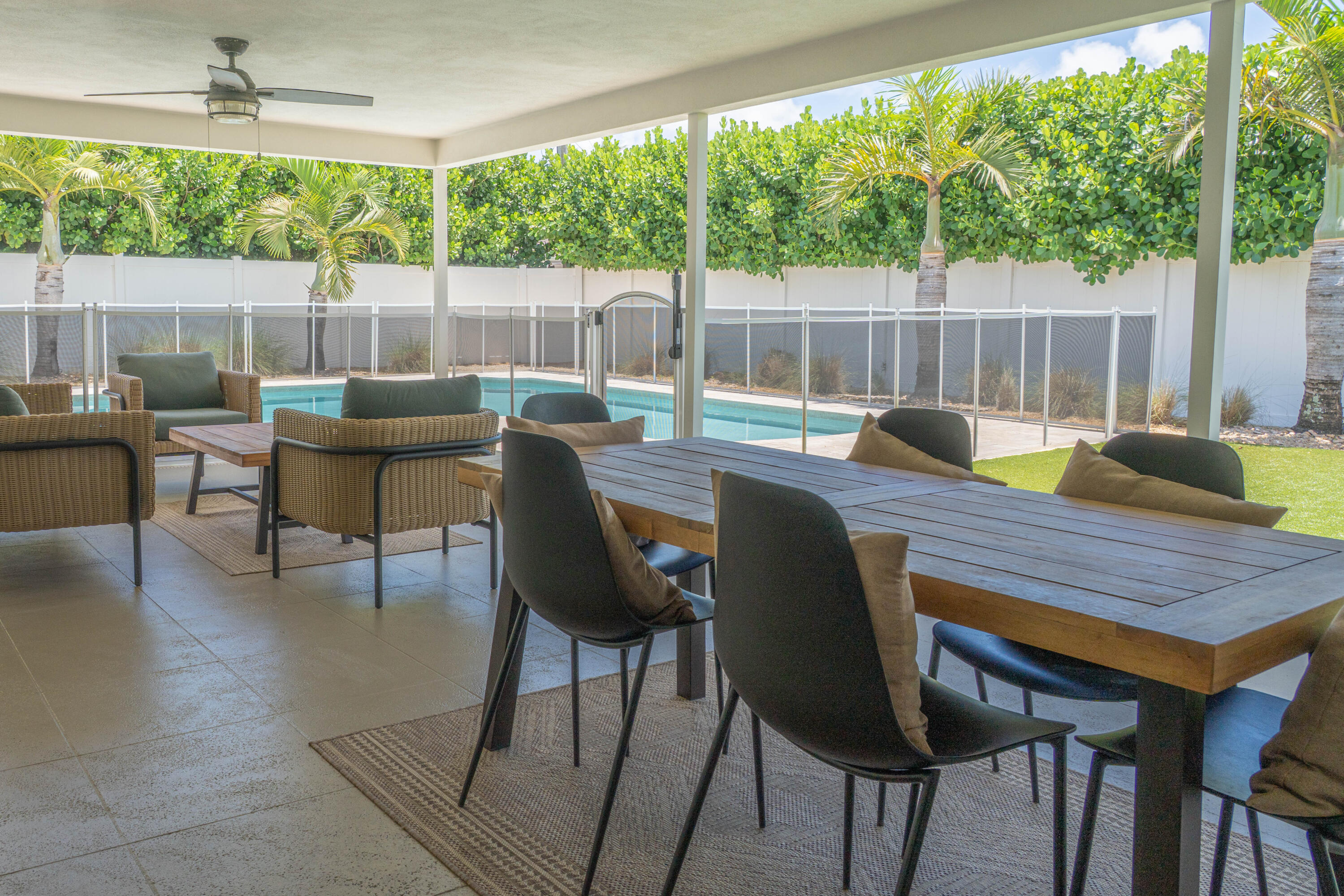 LAKE FLORESTA PARK - Residential