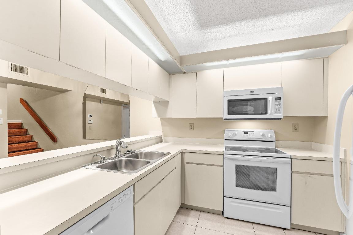 SOMERSET - Residential