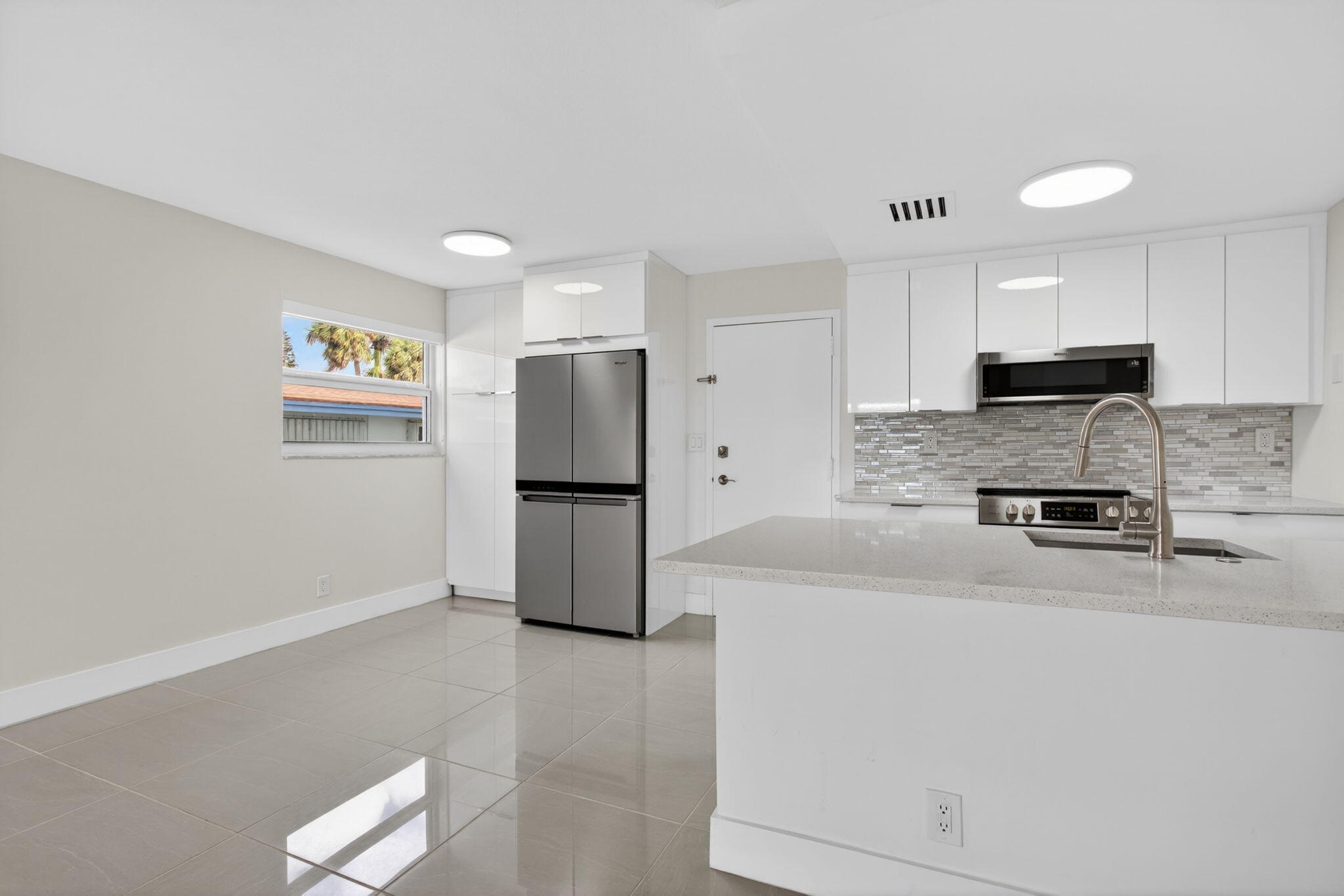 3212 NE 12th Street Apt 204