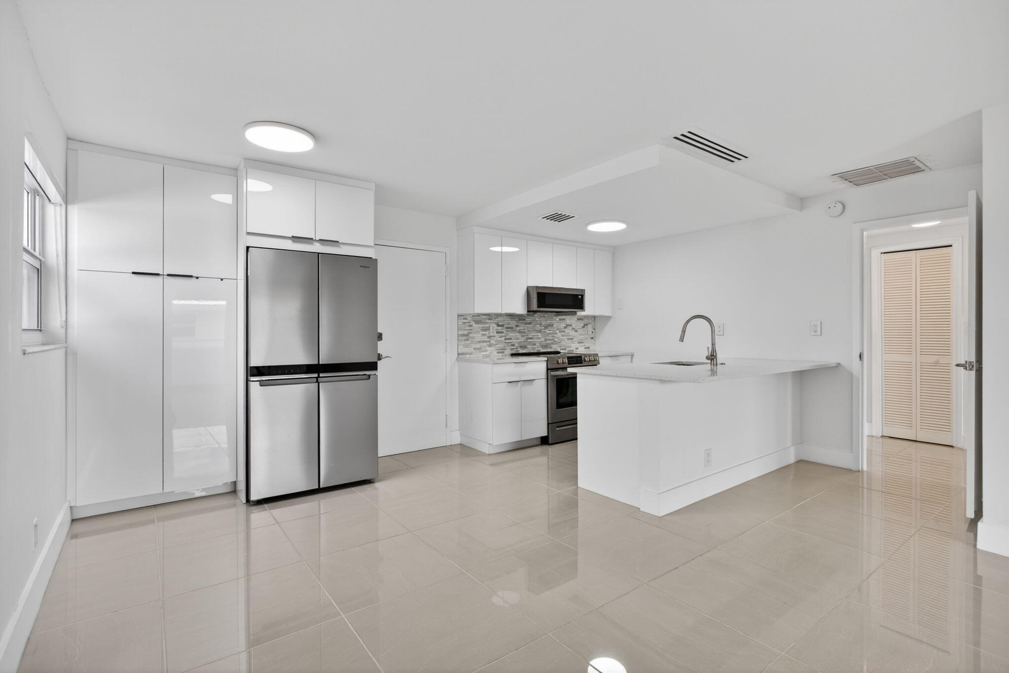 3212 NE 12th Street Apt 204