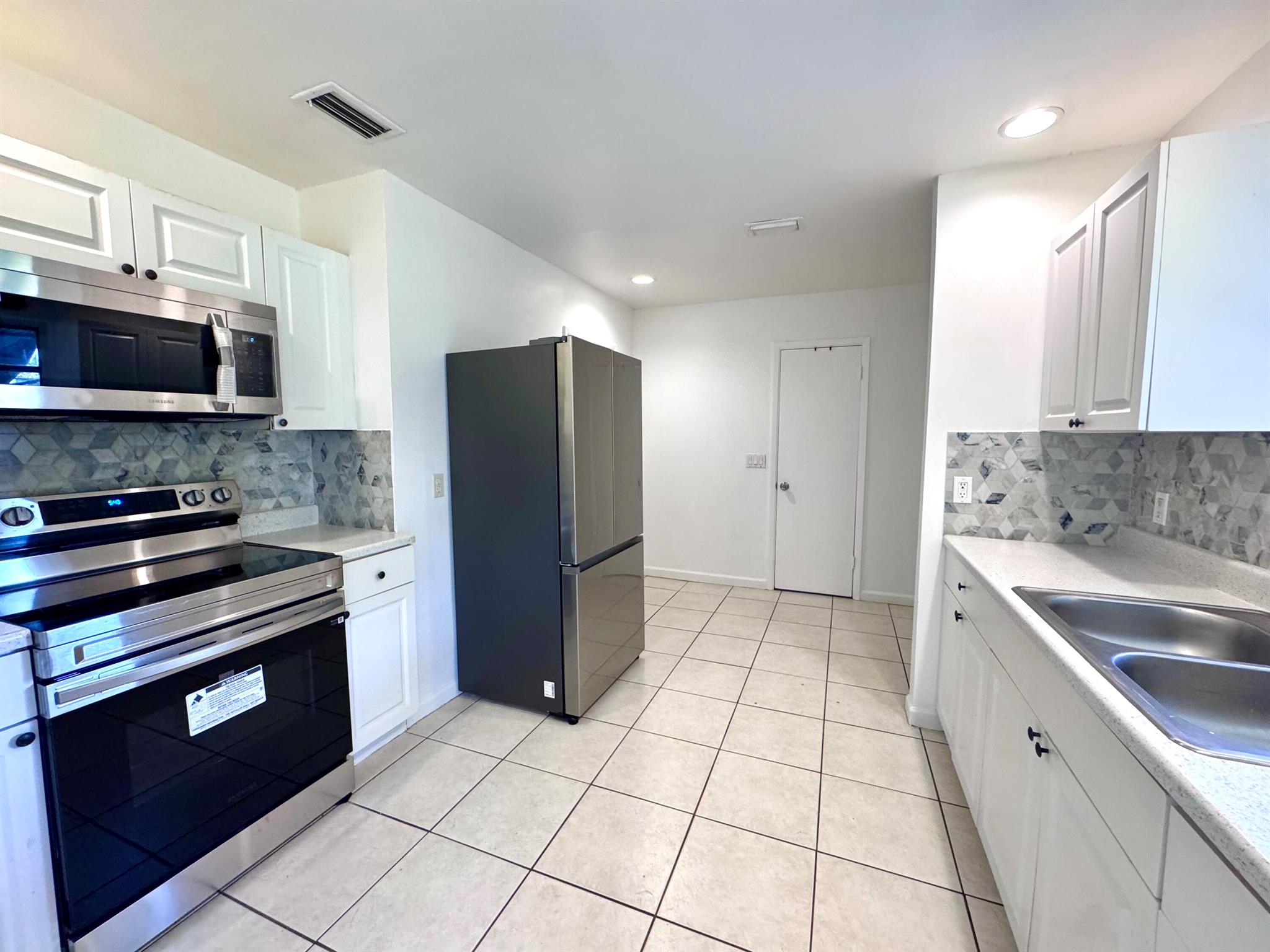 LAKEWOOD GARDENS PLAT NO - Residential Lease