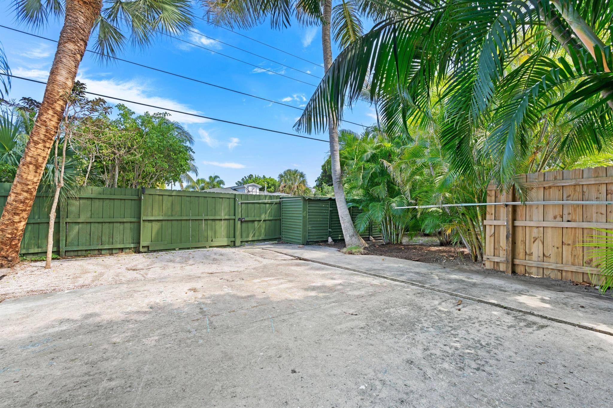 LAKE WORTH TOWN OF - Residential