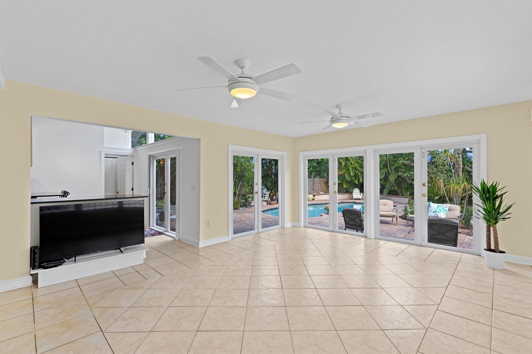 LAKE WORTH TOWN OF - Residential