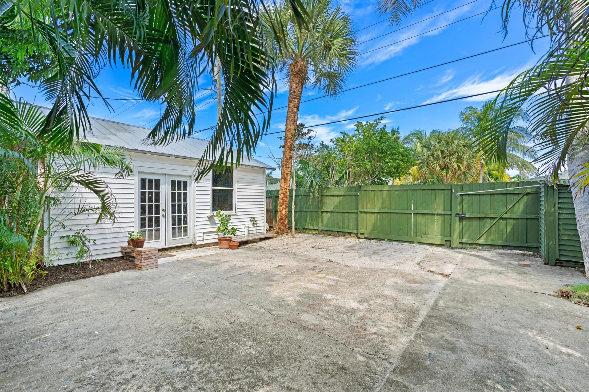 LAKE WORTH TOWN OF - Residential