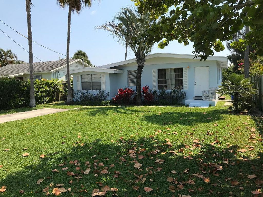 Photo of 621 NE 3rd Avenue #Back, Delray Beach, FL 33444 (MLS # R10835708)