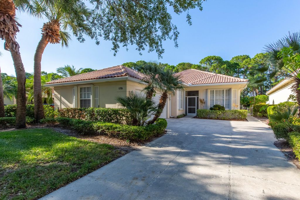Photo of 179 E Tall Oaks Circle, Palm Beach Gardens, FL 33410 (MLS # R10972666)