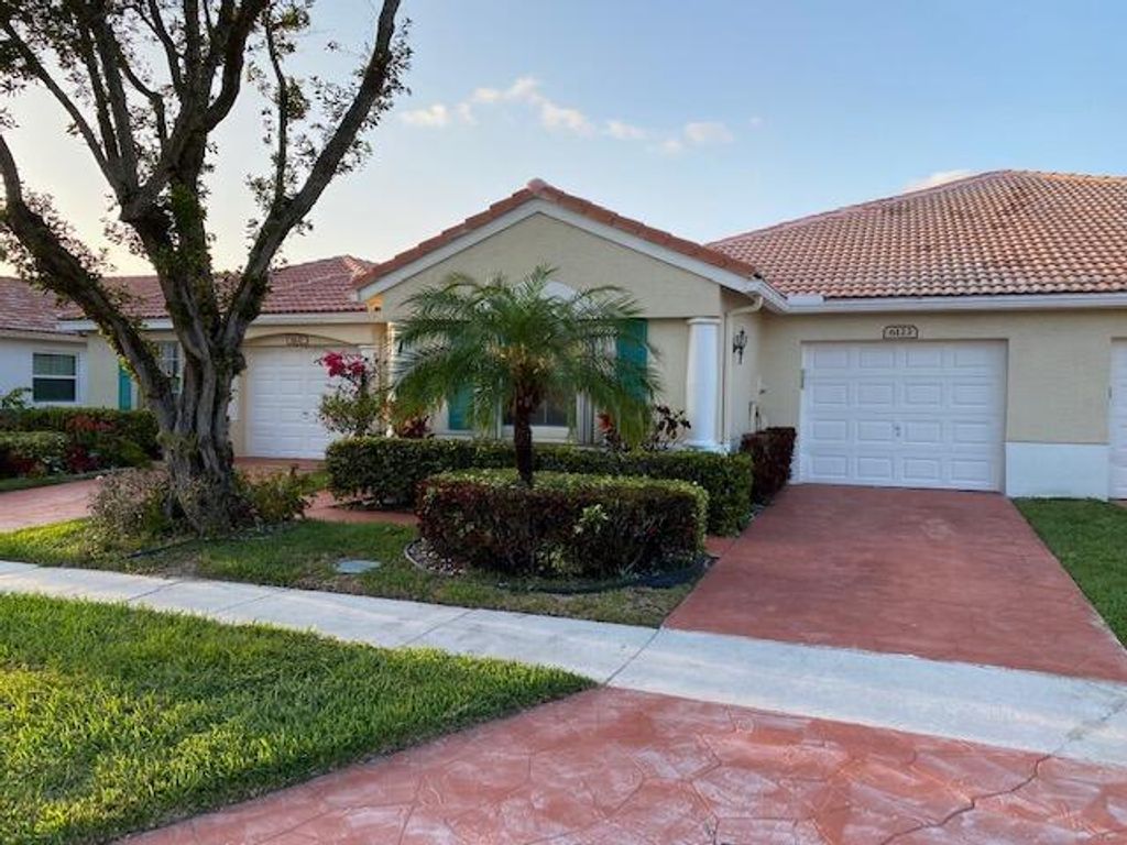 Photo of 6123 Floral Lakes Drive, Delray Beach, FL 33484 (MLS # R10967408)