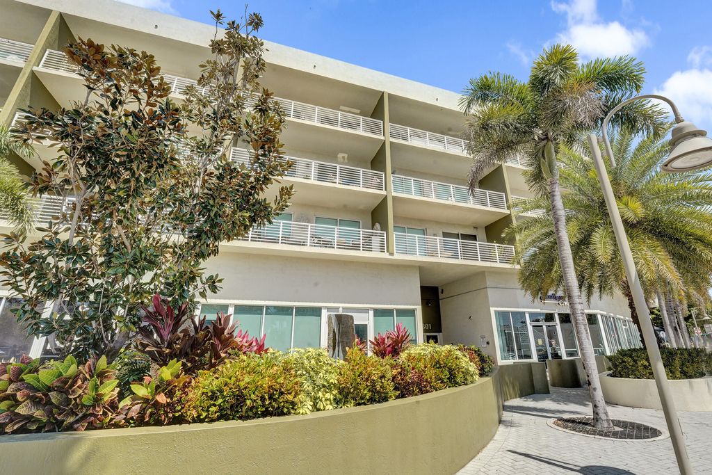 Photo of 2301 Wilton Drive #R309, Wilton Manors, FL 33305 (MLS # B26006268)