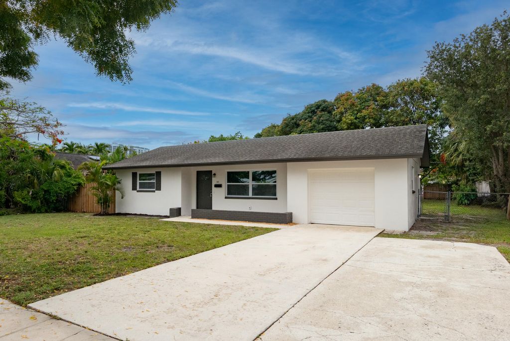 Photo of 308 Park Avenue, Lake Park, FL 33403 (MLS # B26028943)