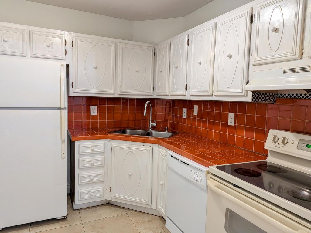 Photo of 3119 Oakland Shores Drive #C110, Oakland Park, FL 33309 (MLS # B26038673)
